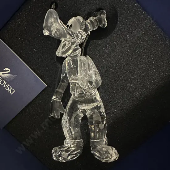 Swarovski Crystal Goofy Figurine #690716 Disney Showcase Collection, (Boxed With COA)