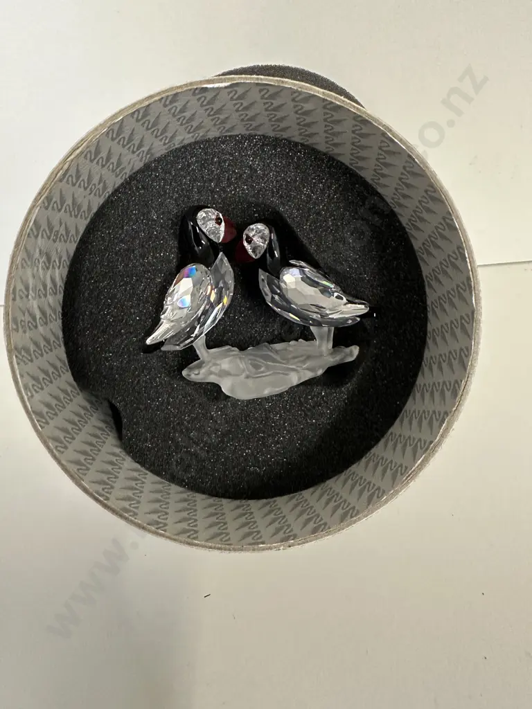 Swarovski Crystal Puffins Figurine #261643 Feathered Beauties Collection (2001-2009), (Boxed With COA) Image 1++