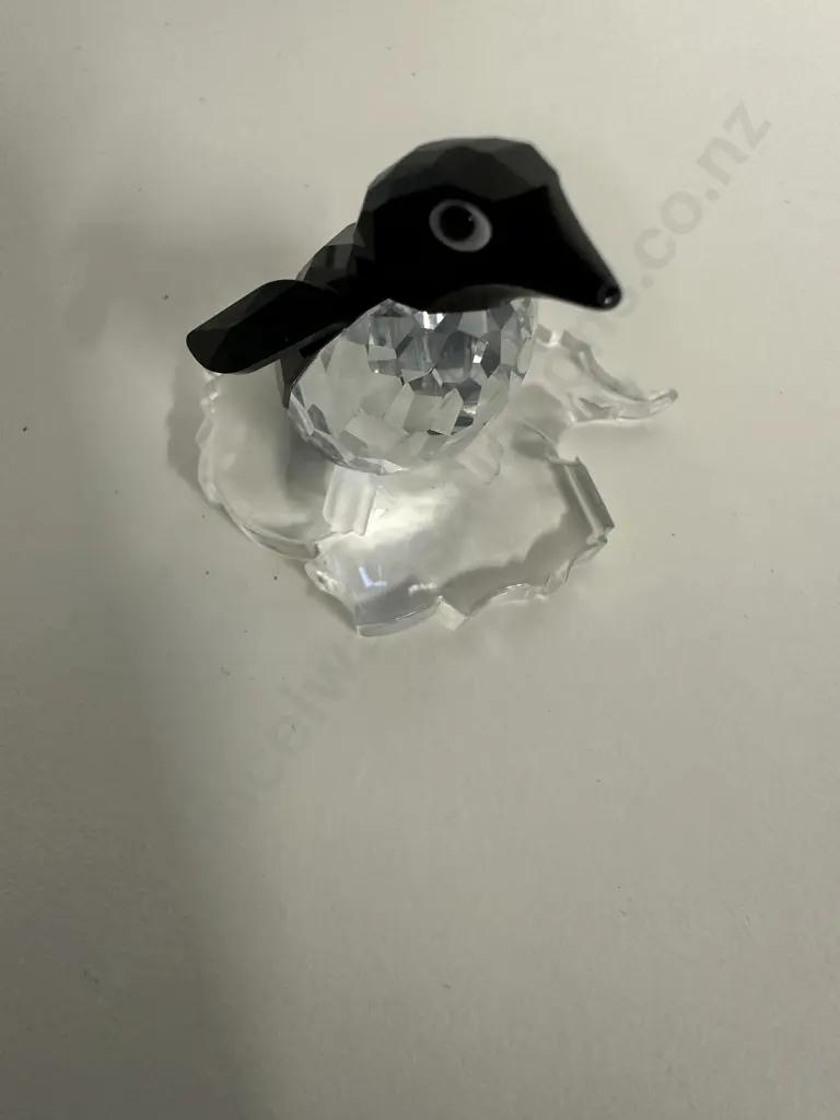 Swarovski Crystal Penguin Mini Figurine #010027 “Kingdom of Ice and Snow” Group (1985-2001), (Boxed With COA) Image 1++