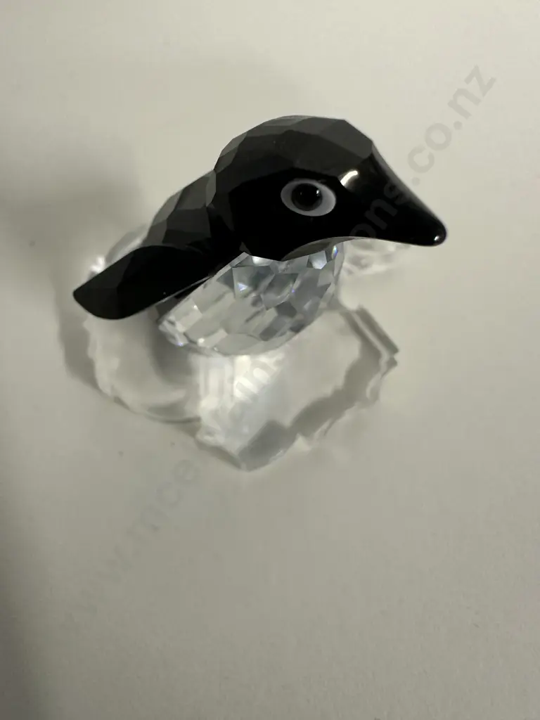 Swarovski Crystal Penguin Mini Figurine #010027 “Kingdom of Ice and Snow” Group (1985-2001), (Boxed With COA) Image 1++