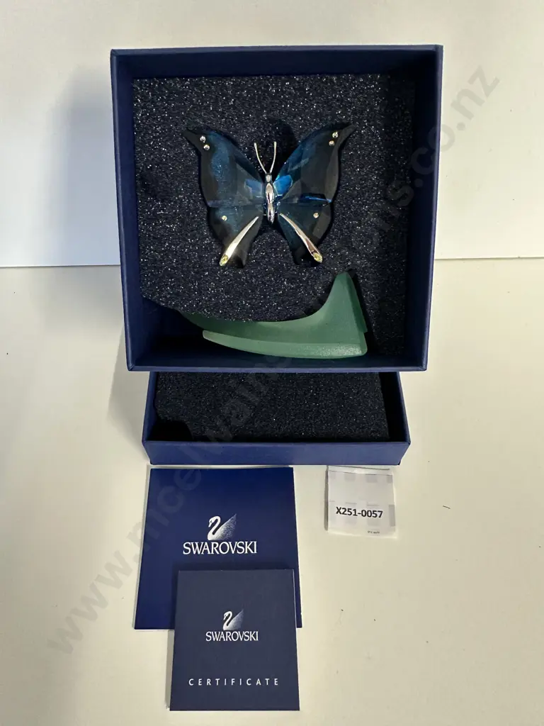 Swarovski Crystal Paradise Bugs Object - Butterfly Ambur Turquoise #622735 (2003-2007), (Boxed With COA) Image 1++