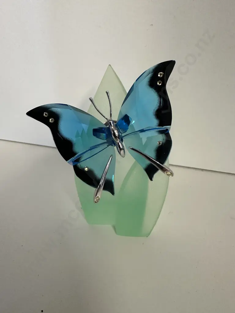 Swarovski Crystal Paradise Bugs Object - Butterfly Ambur Turquoise #622735 (2003-2007), (Boxed With COA) Image 1++
