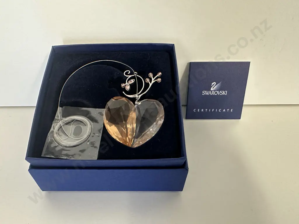 Retired Swarovski Crystal 2007 Annual Heart Ornament #886104 (Boxed With COA) Image 1++