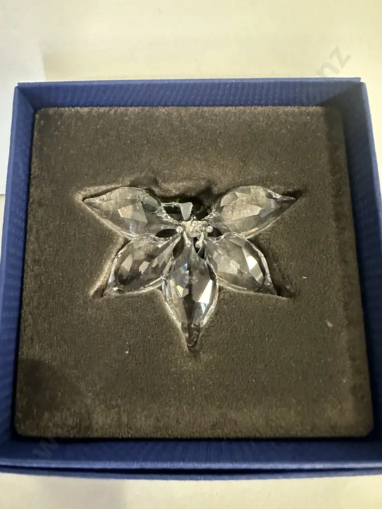 Swarovski Crystal 2013 SCS Joining / Renewal Gift - Orchid  #1142858 (Boxed With COA) Image 1++