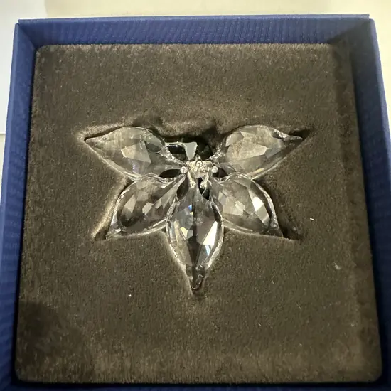 Swarovski Crystal 2013 SCS Joining / Renewal Gift - Orchid  #1142858 (Boxed With COA)