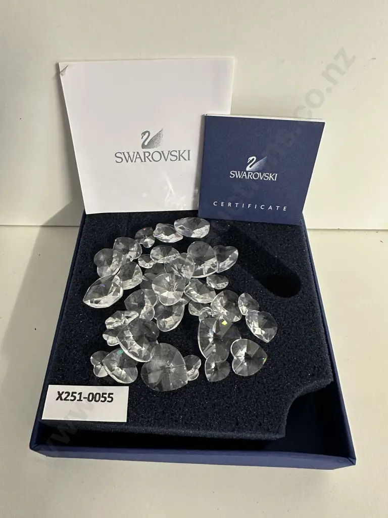 Swarovski Crystal Assorted Hearts in Butterfly Amara Fuchsia Rain Box Image 1++