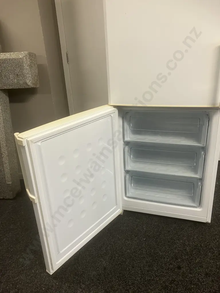 Samsung 324 Litre Fridge Freezer Model SRL323NW Image 1++