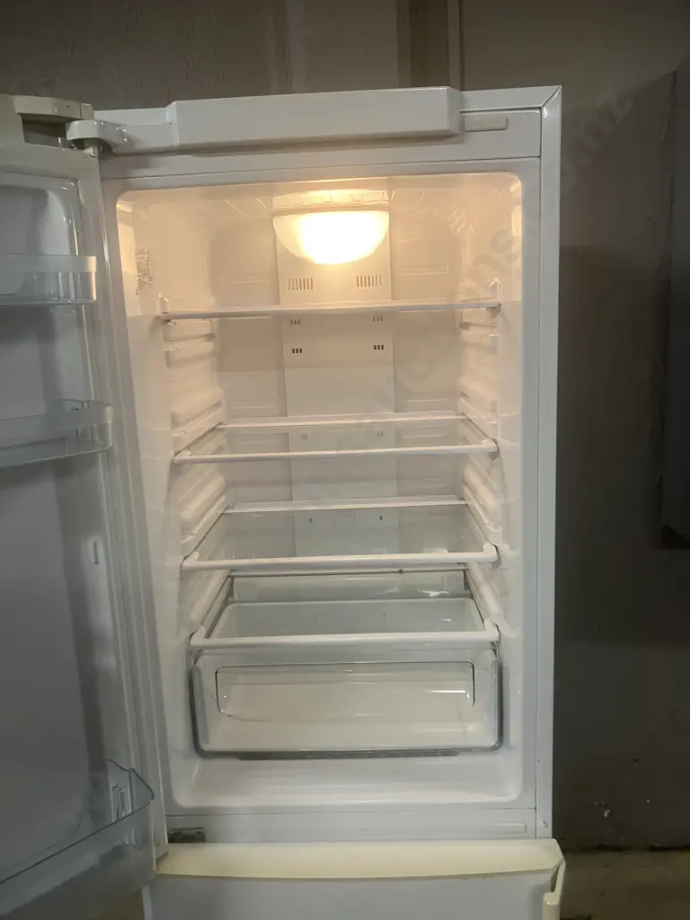 Samsung 324 Litre Fridge Freezer Model SRL323NW Image 1++