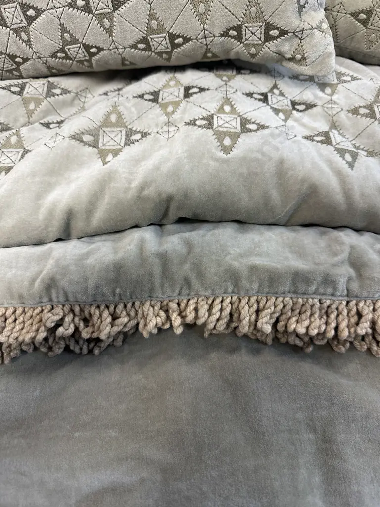 bianca lorenne Throw With Rectangular Cushions Image 1++