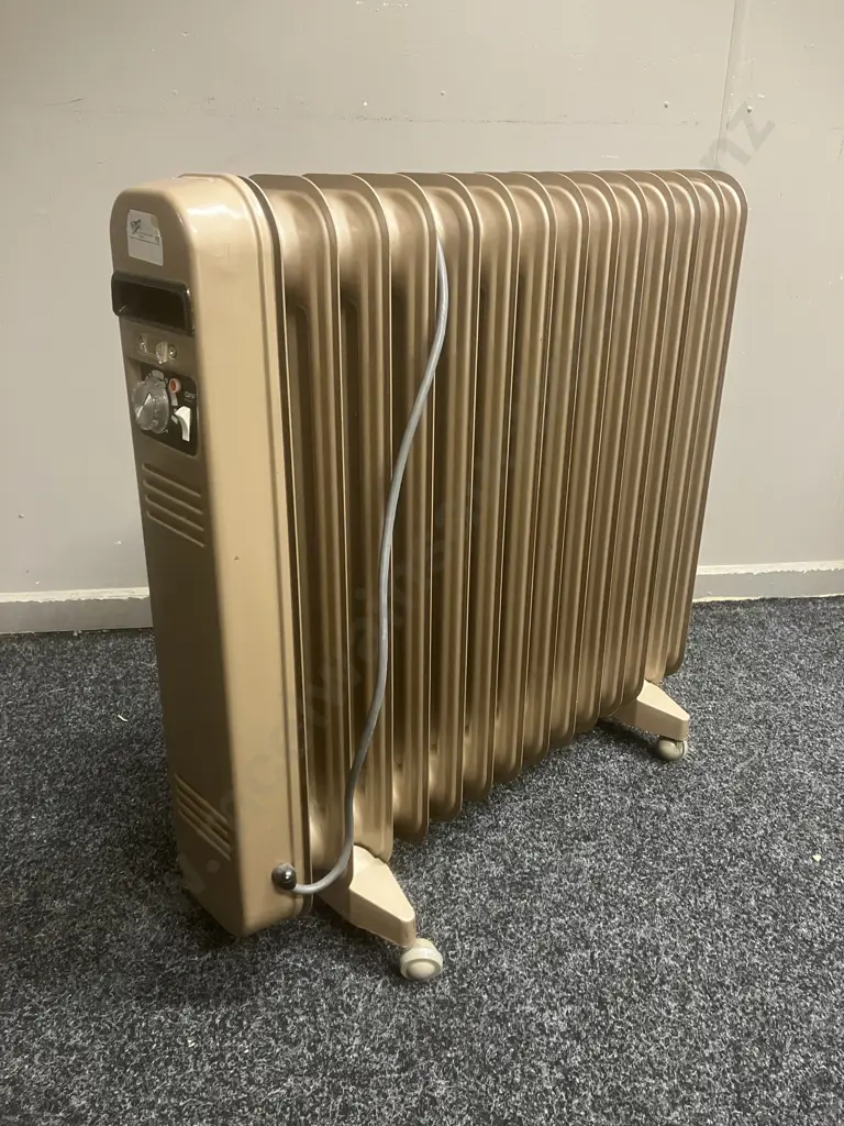 Retro 13 Fin Oil Heater, Metallic Brown Colour (Missing Bolt On One Wheel) Image 1++