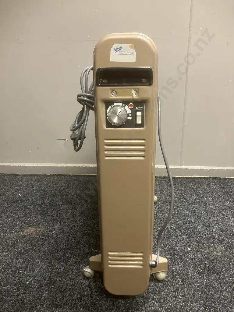 Retro 13 Fin Oil Heater, Metallic Brown Colour (Missing Bolt On One Wheel) Image 1++