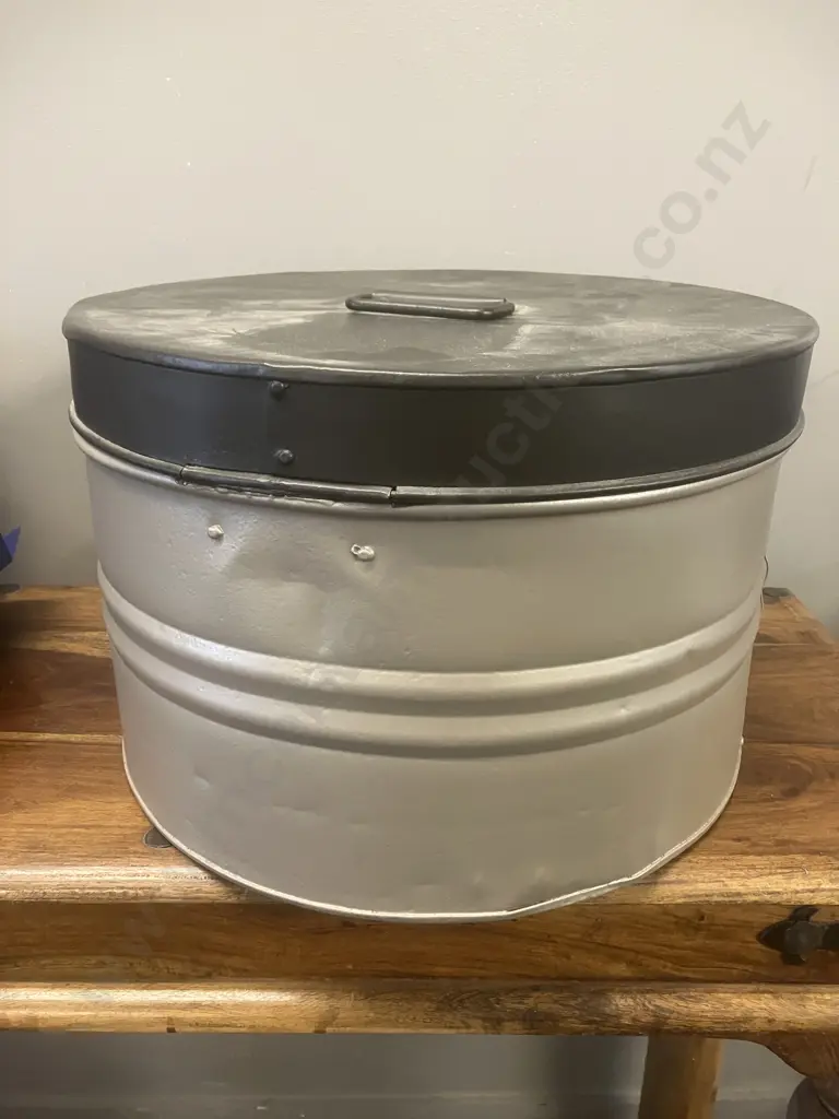 Vintage Metal Hat Box. 27.5 x 41.5cm Image 1++