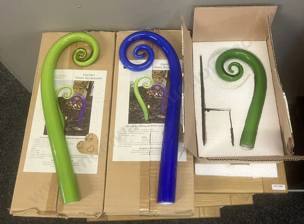 Smashing Art Glass Garden Glass 'Fern' Sculptures x 3 - 43cm Blue, Green & 28cm Green Image 1++