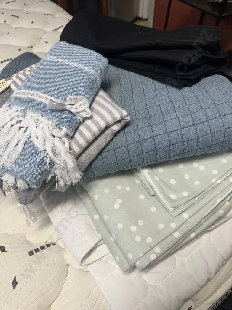 Selection Of Bed Linen Including Wallace Cotton, Koza Etc Image 1++