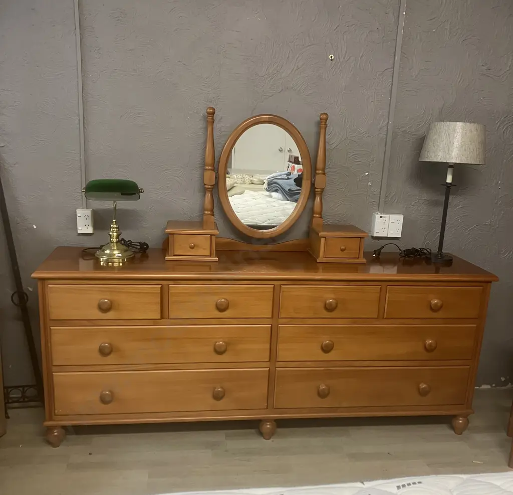 Stunning Rose & Heather Kauri 9 Drawer Mirrored Dresser In Fisher Ant Honey Finish, Turned Legs, 2 Pce. H153 W207 D48cm Image 1++
