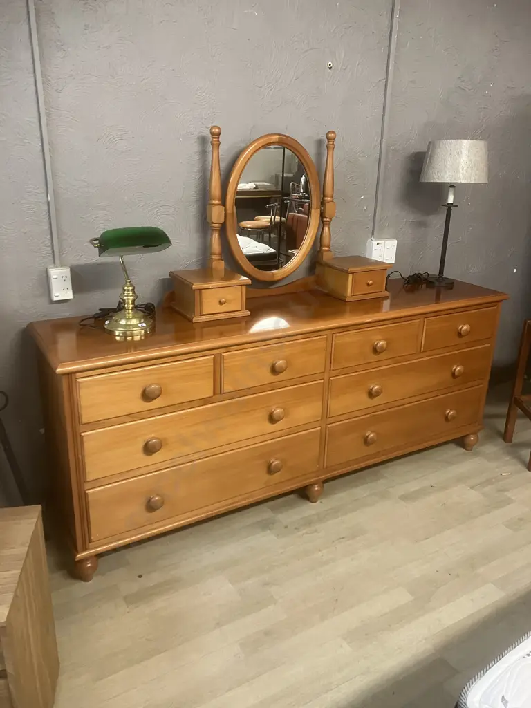 Stunning Rose & Heather Kauri 9 Drawer Mirrored Dresser In Fisher Ant Honey Finish, Turned Legs, 2 Pce. H153 W207 D48cm Image 1++