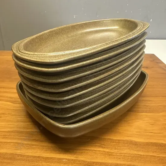 Temuka Oval Entree Plates x8 & Serving Dish