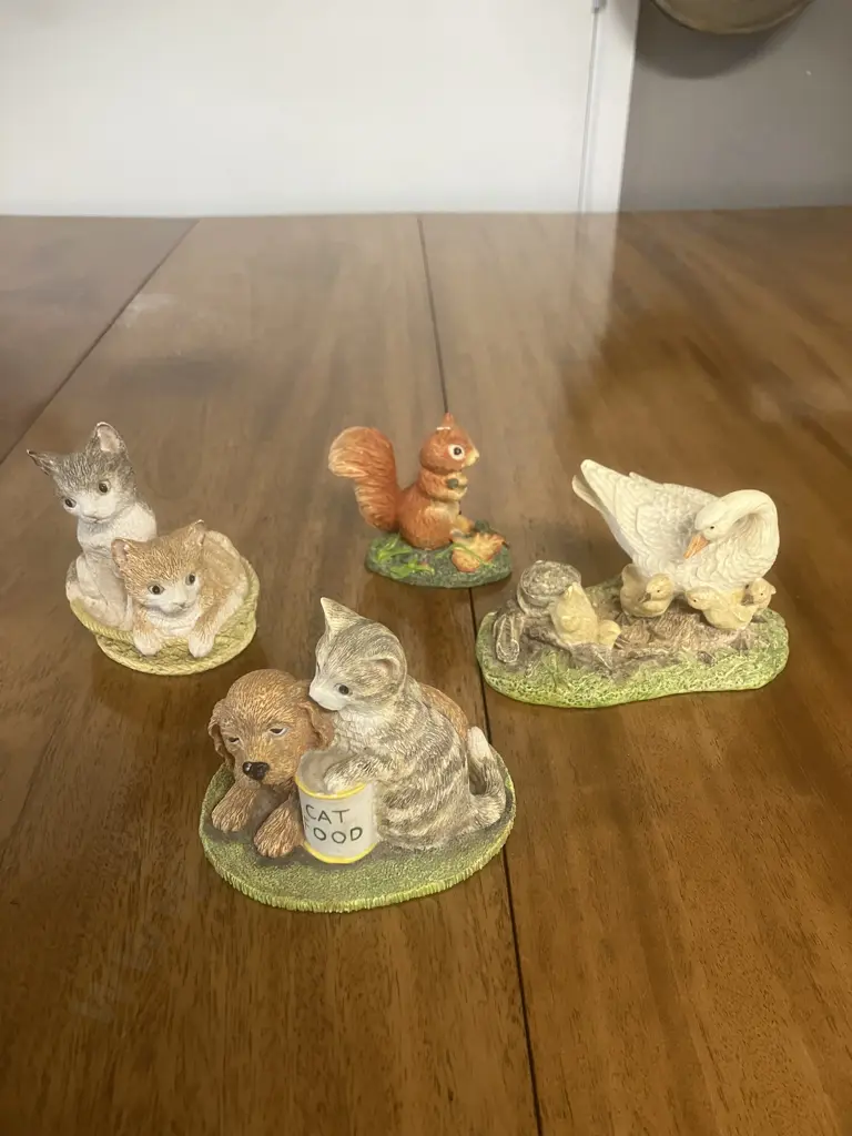 Lot of 3 x John Beswick Studio Sculptures The Countryside Series & Pair of The Young Friends Series Figurines 1984 Image 1++
