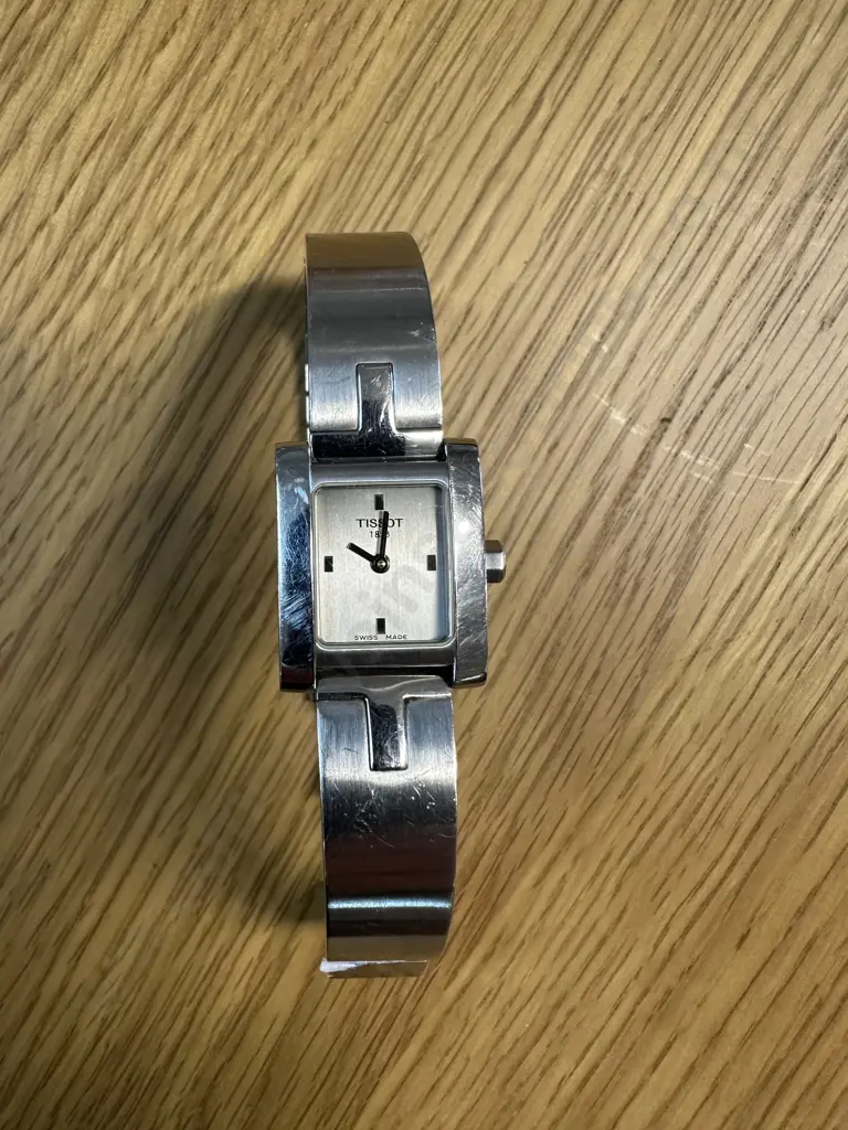 Ladies Retro Style Tissot Watch Image 1++