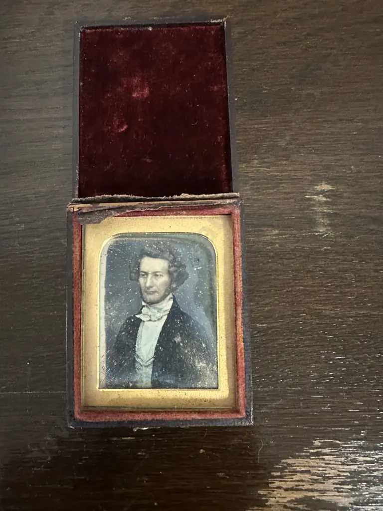Antique Photogragh In Case (af) Image 1++