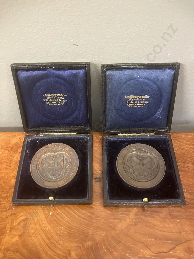 1920's Edinburgh University (Scotland) Bronze Academic Achievement Medals In Original Cases. Dia 5cm Image 1++