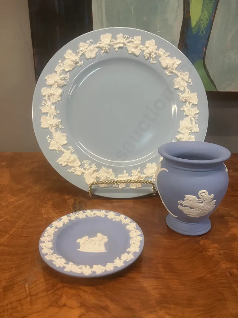 Wedgwood Jasperware Blue With White Small Urn & Round Trinket Dish. Wedgwood Embossed Queens Ware Plate Dia 27cm Image 1++