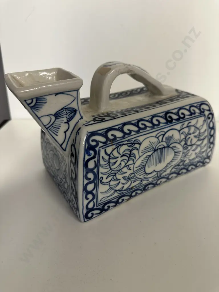 Blue & White Ewer Image 1++