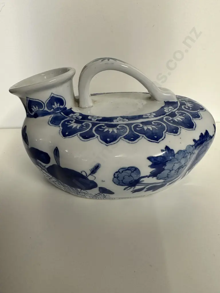 Blue & White Chamber Pot Image 1++