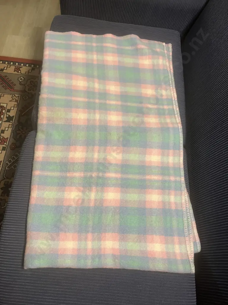 Tiki Label Soft Pastel Onehunga Princess Pure New Zealand Wool Cot Blanket Image 1++
