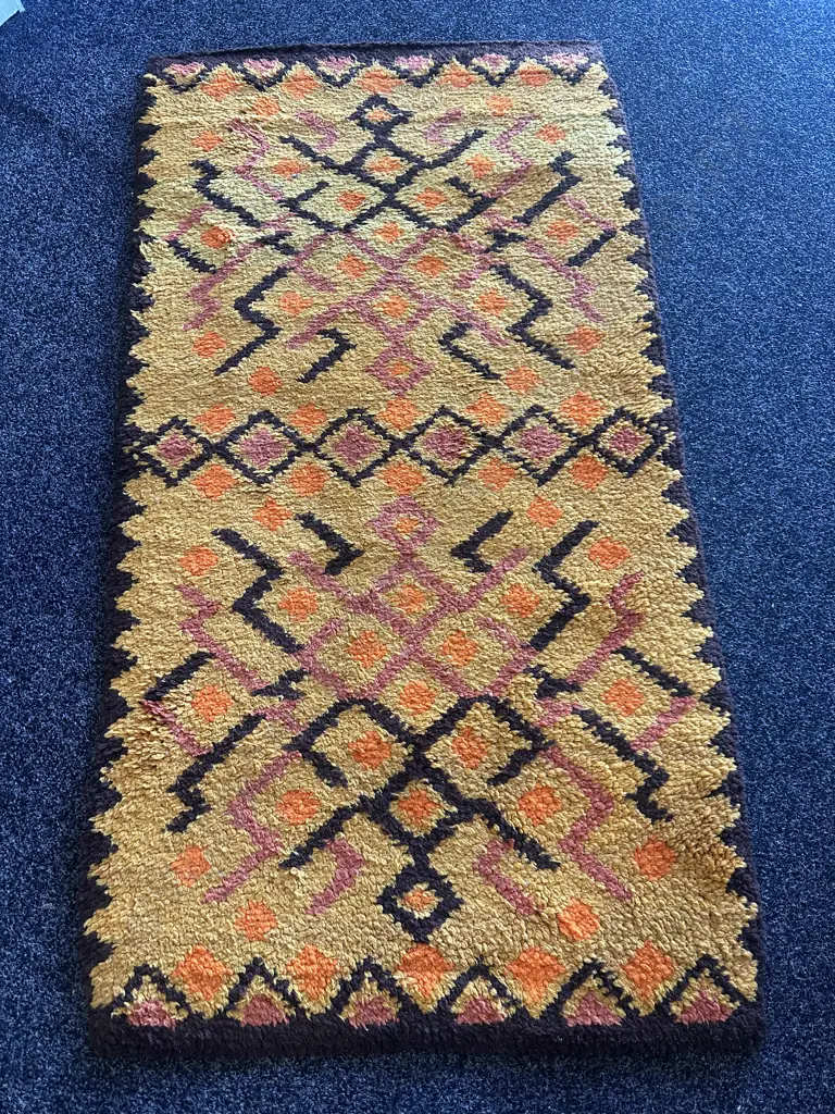 Vintage Woollen Handmade Floor Rug L137 D73cm. Image 1++
