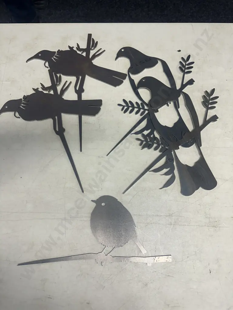Assorted Metal Bird Art  Image 1++