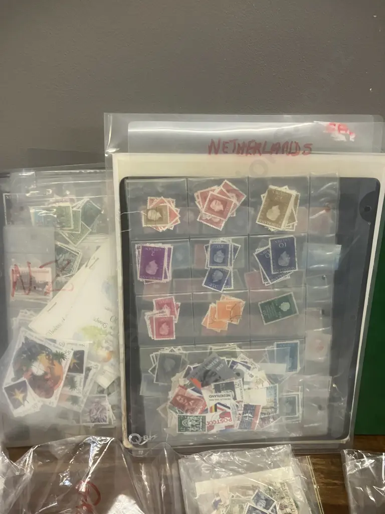 Stamp Albums & Stamps Image 1++