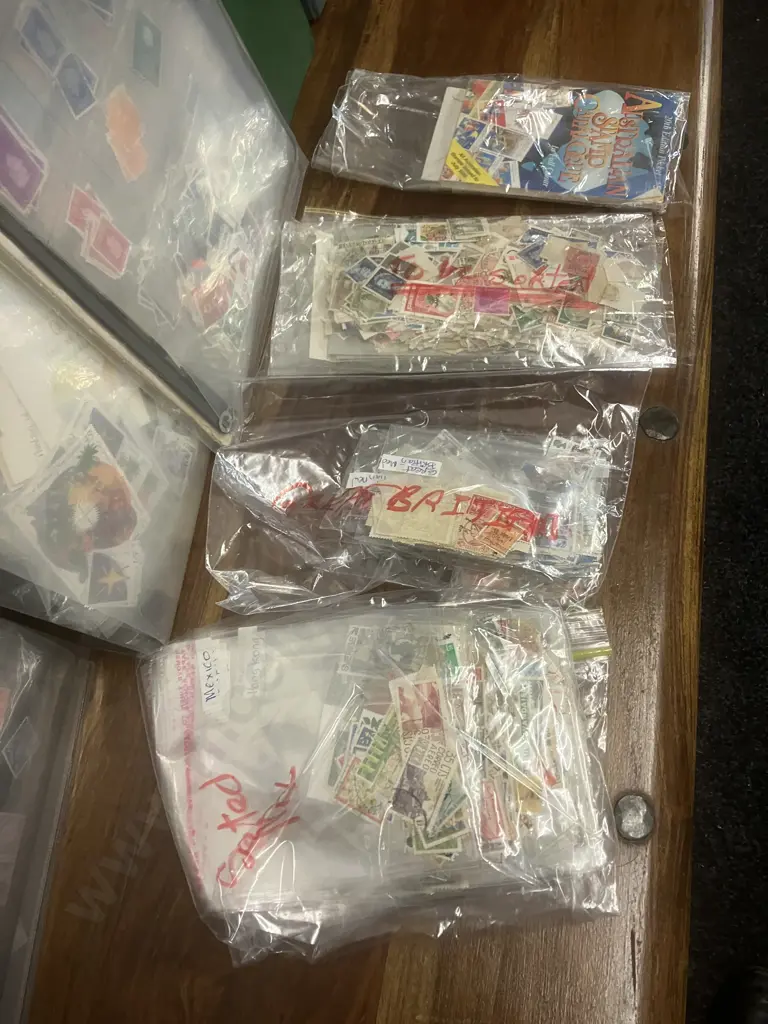 Stamp Albums & Stamps Image 1++