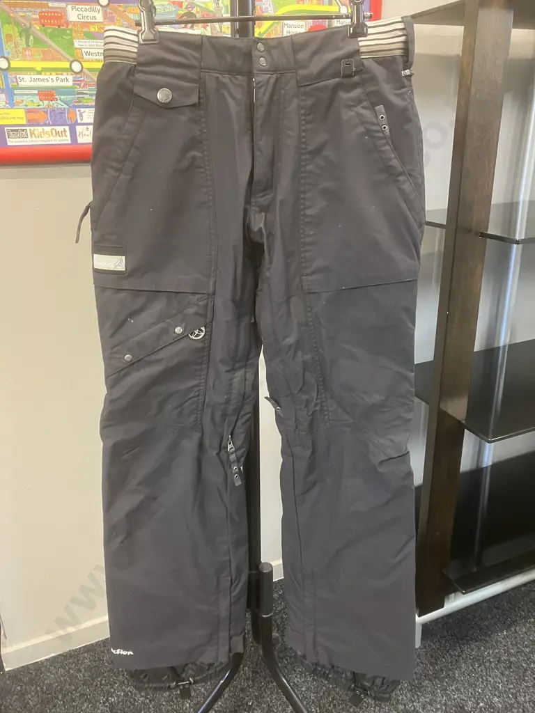 Section Snowboard Pants Size S & Pro-Tec IPS Hip Pads Womens Size S Image 1++