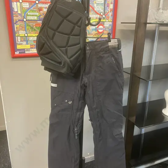 Section Snowboard Pants Size S & Pro-Tec IPS Hip Pads Womens Size S