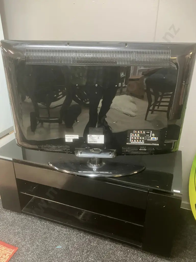 Samsung LA40R81B 40" TV With R/C, DishTV Freeview Box, Black Glass Top TV Unit, 1 Drawer, Glass Shelf. H50 W120 D46cm Image 1++
