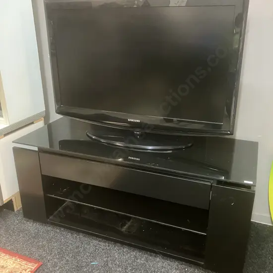 Samsung LA40R81B 40" TV With R/C, DishTV Freeview Box, Black Glass Top TV Unit, 1 Drawer, Glass Shelf. H50 W120 D46cm