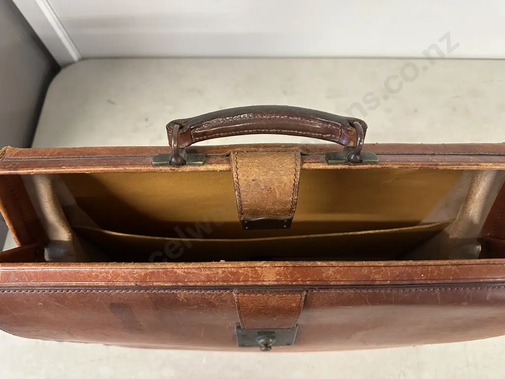 Vintage Brown Leather Doctors Bag/Briefcase With Monogrammed Initials J.M.M Image 1++