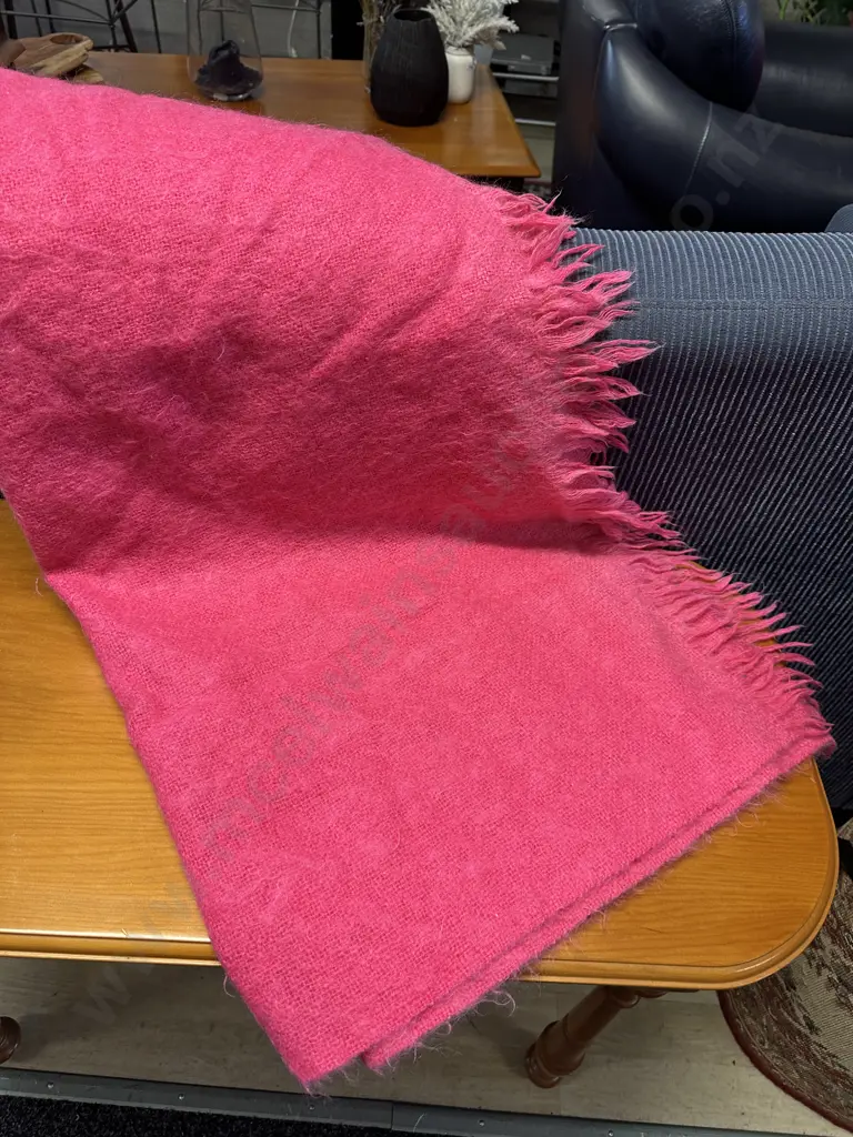 CB Collections Pure New Zealand Mohair Pink Throw Image 1++