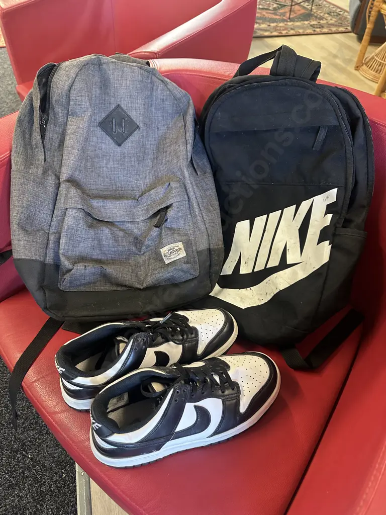 Ladies Nike Dunks Black & White Size UK 6Y, Nike & Crafted Apparel Vintage Back Packs Image 1++
