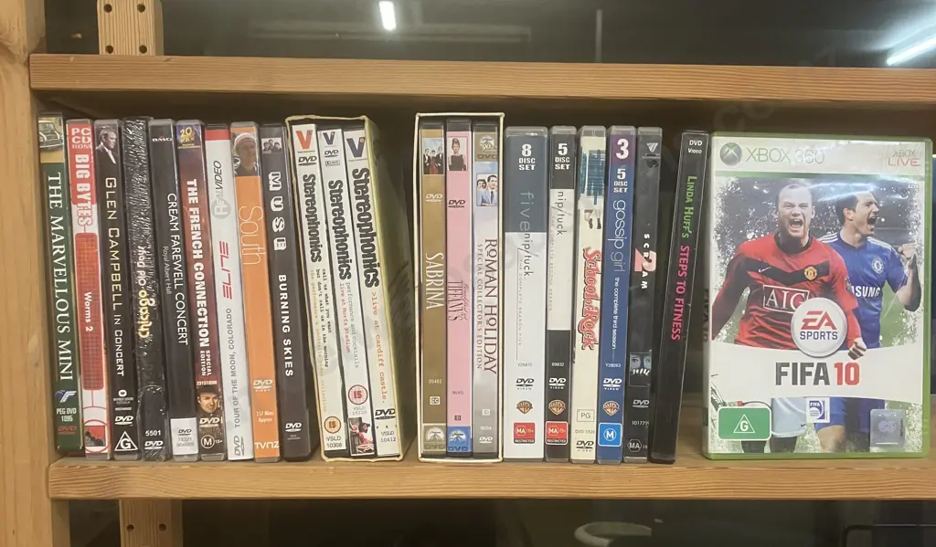 Box lot 21 x DVD's & Xbox 360 Fifa10 Image 1++