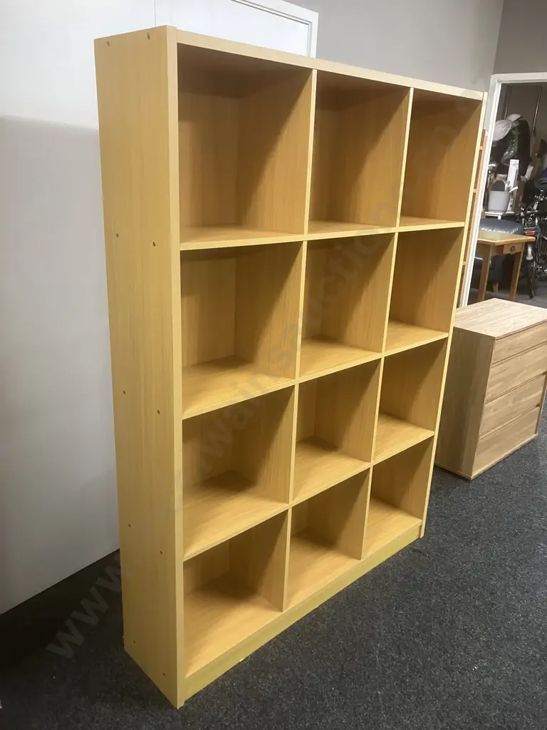 12 Cube Shelf Unit. H172.5 W125 D29cm Image 1++