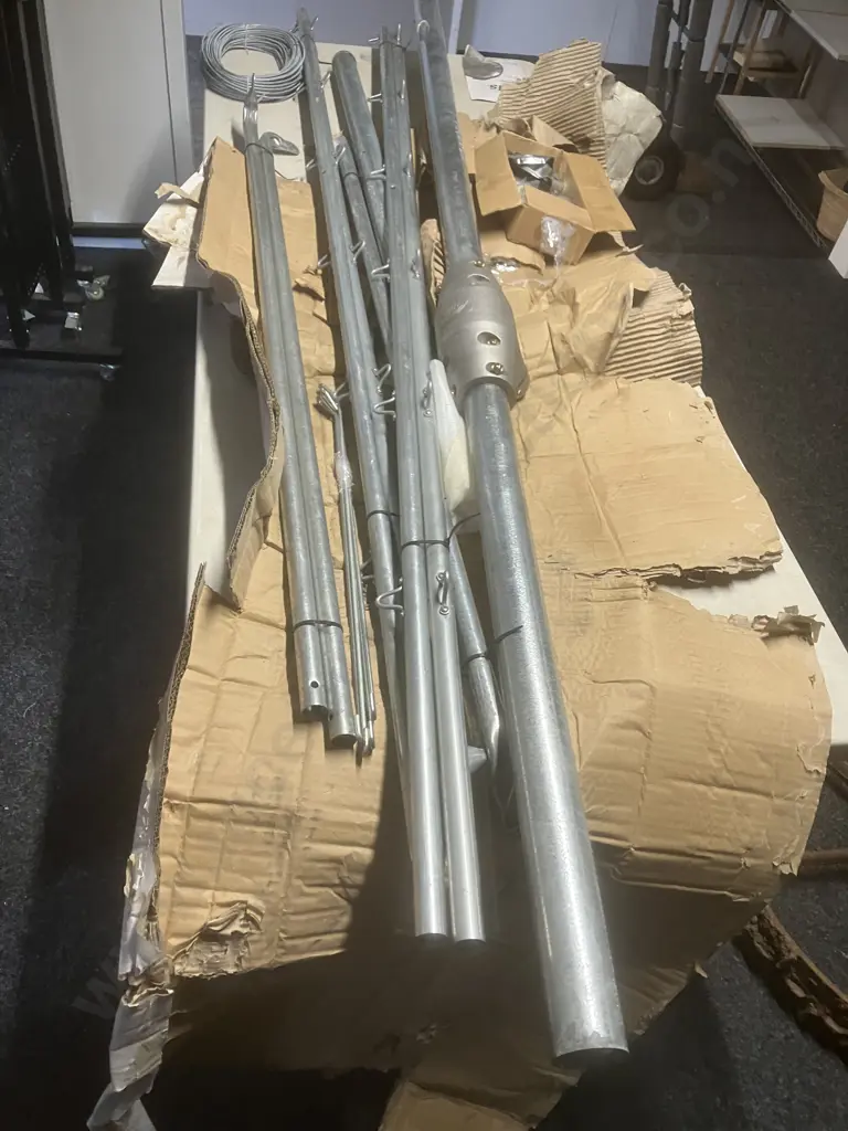 New Hills Heritage Rotary Hoist Galvanised Clothesline (Needs Assembly) Image 1++