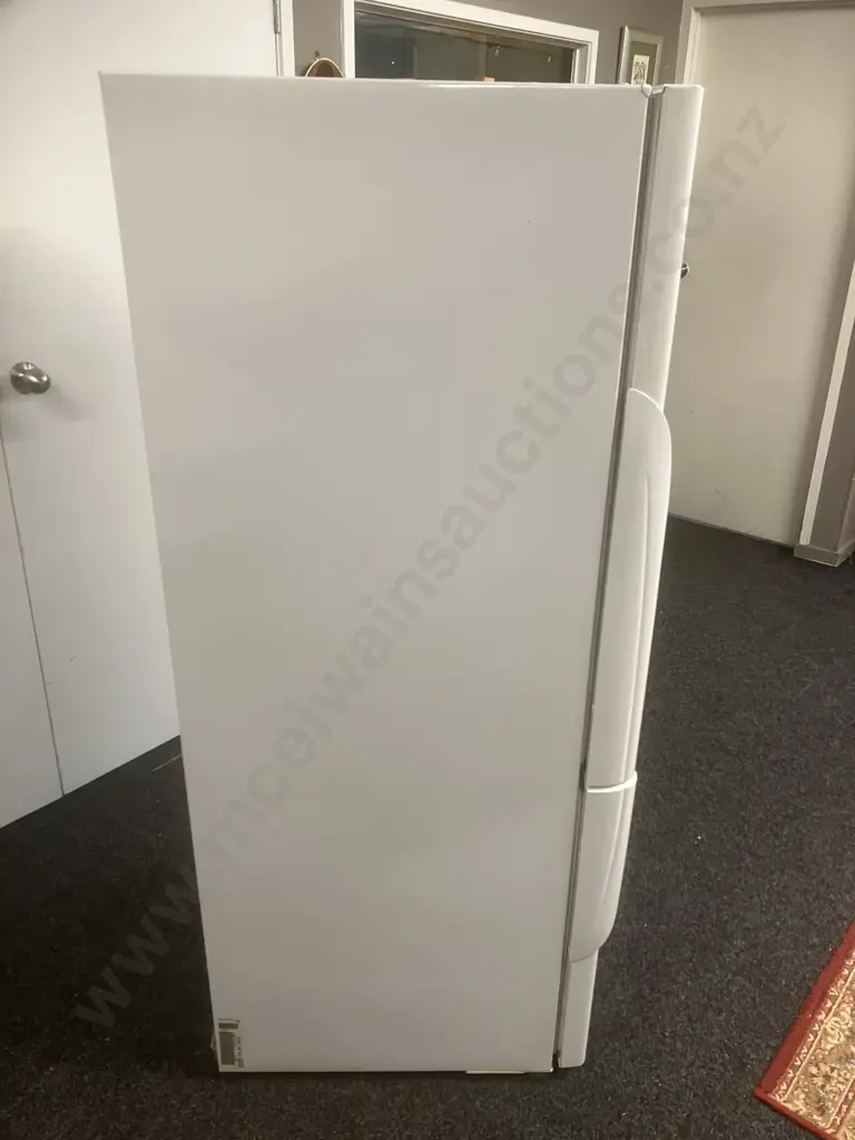Fisher & Paykel 373 Litre Fridge-Freezer Model E372B, #EIF110651 Image 1++