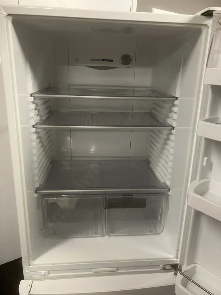 Fisher & Paykel 373 Litre Fridge-Freezer Model E372B, #EIF110651 Image 1++