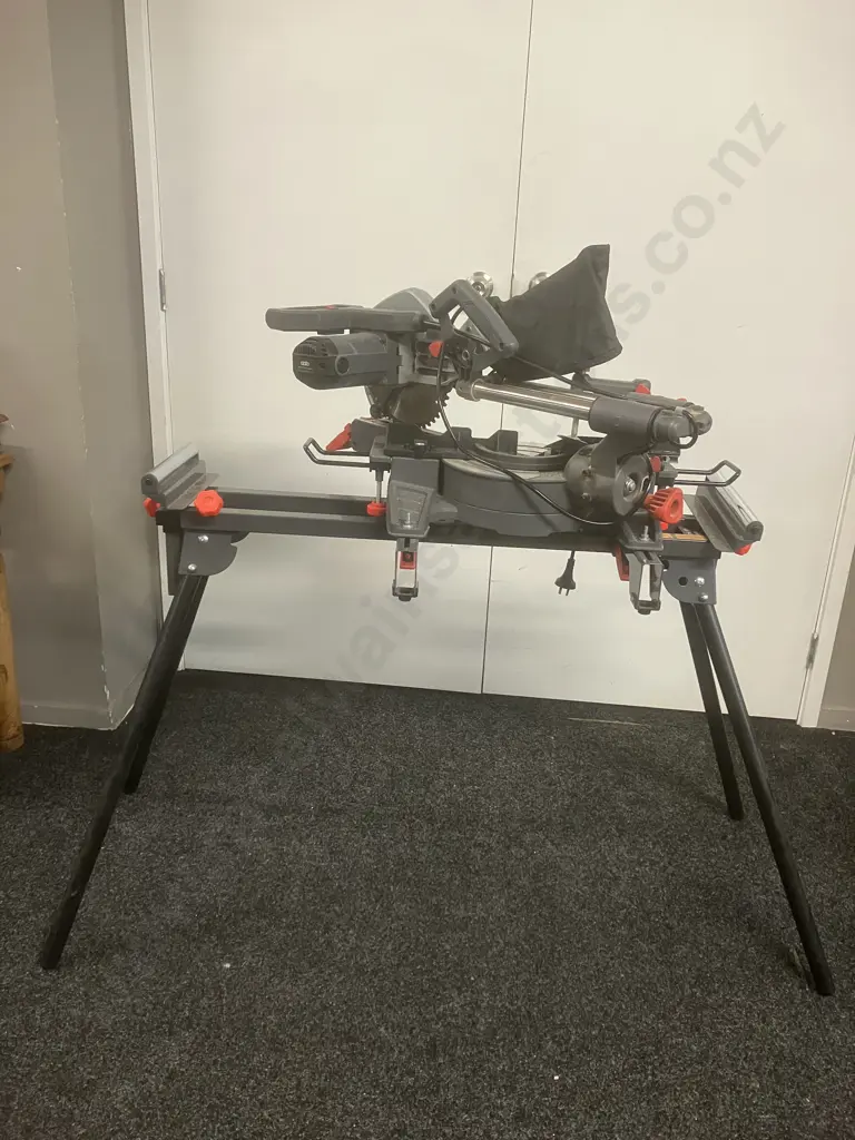 Ozito 1600W Sliding Compound Mitre Saw With Stand SCMS-1621MS Image 1++
