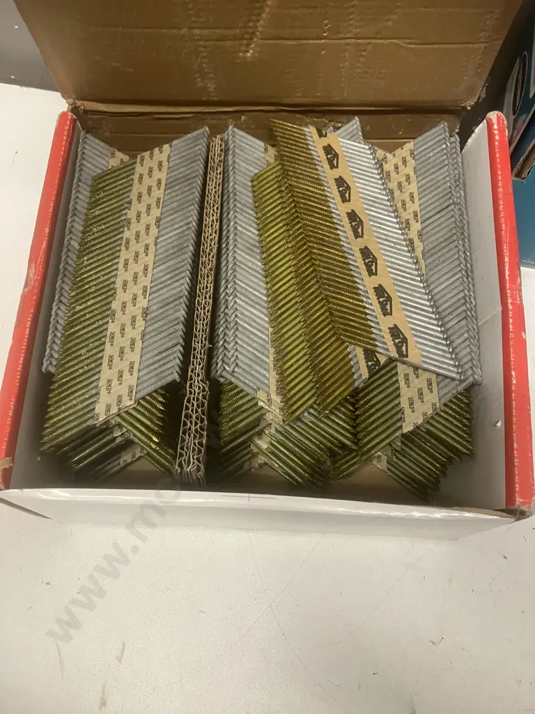 Senco Collated Nails 75mmx3.05mm Galv Ring Shank, Toolshed Framing Nails Galv 90mm 34 & 65mm Annular Groove 34 Image 1++