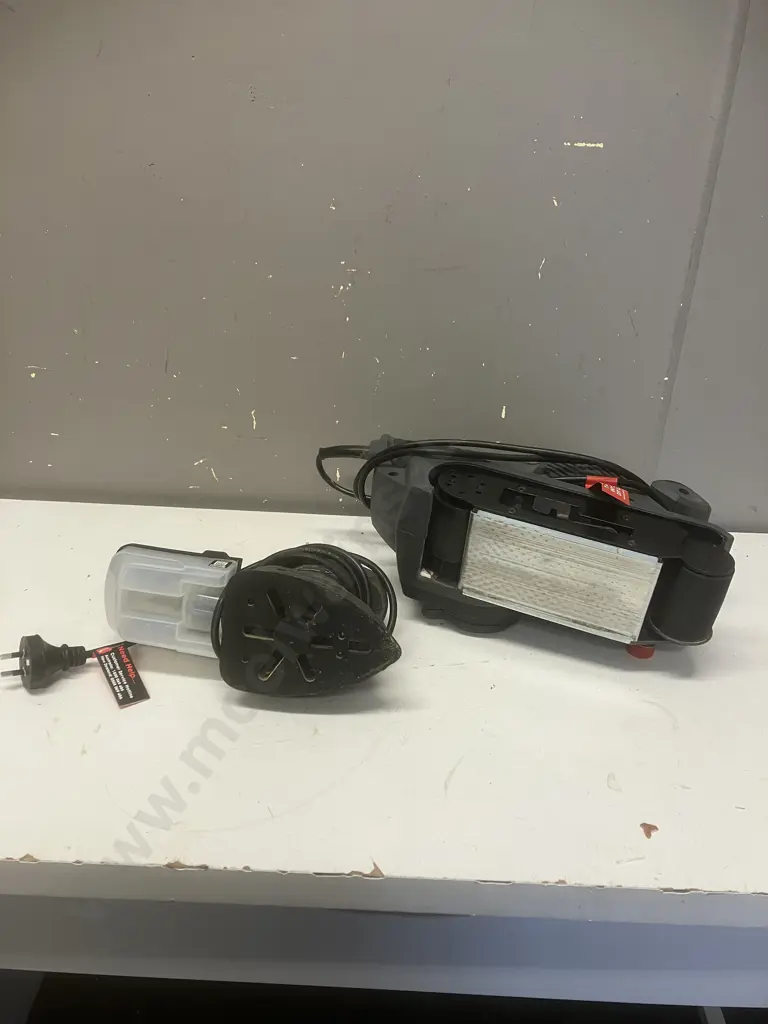 Ozito BSR-7000 800W Belt Sander & Ozito DSR-2000 Detail Sander Image 1++