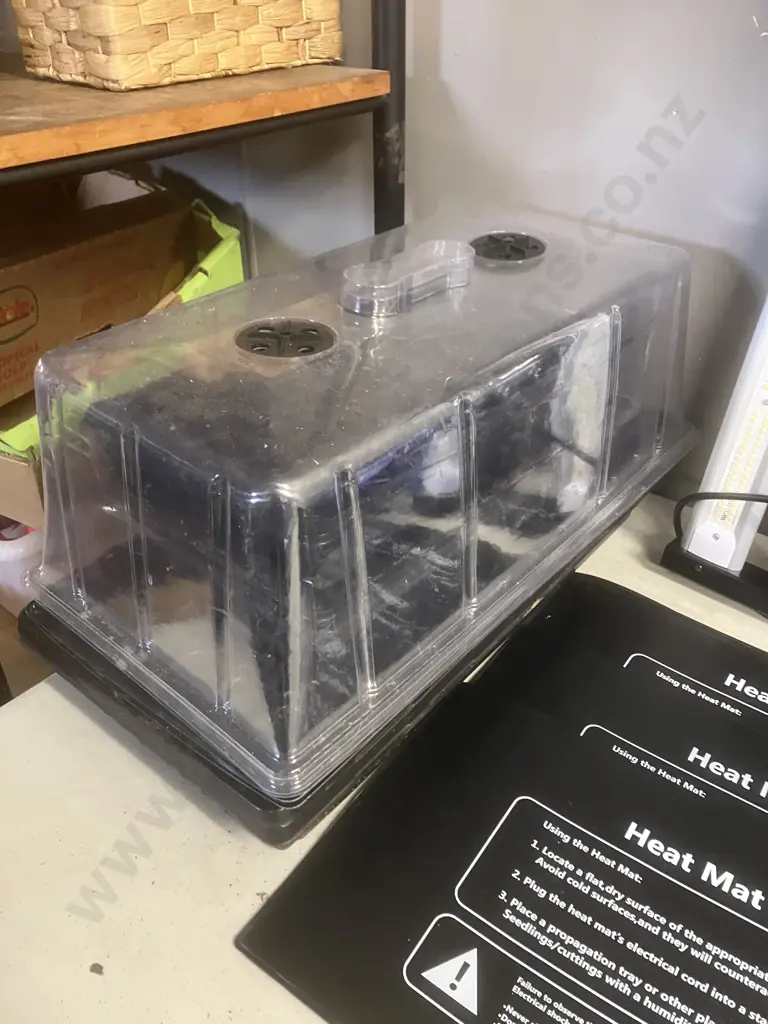 Propogation Items - LED Horticulture Light, Seed Raising Domes, Cell Trays, Heat Pads Etc Image 1++