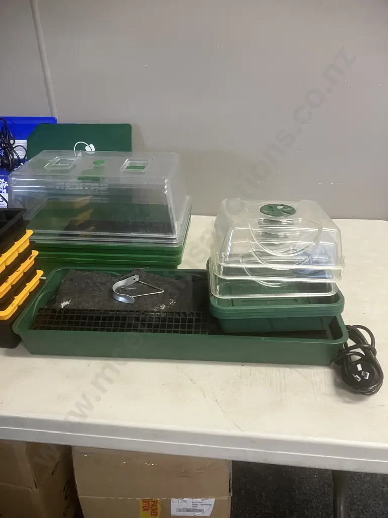Propogation Items - LED Horticulture Light, Seed Raising Domes, Cell Trays, Heat Pads Etc Image 1++